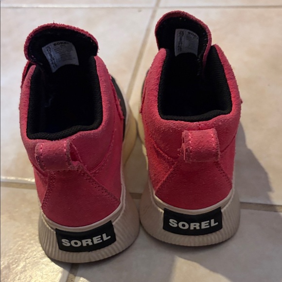 Sorel Kids' Vibrant Pink and Black Sneakers - Picture 4 of 9